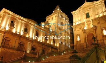 la chiesa barocca di san franceso assisi a Noto