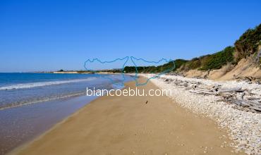 la bellissima riserva naturale del fiume irminio e le spiagge di sabbia