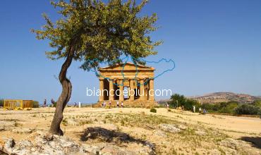 ad agrigento tempio della concordia perfettamente conservato nella valle dei templi