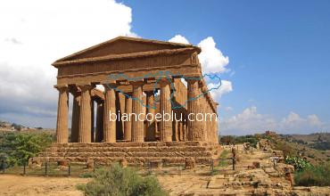 ad agrigento tempio perfettamente conservato nel museo della valle dei templi