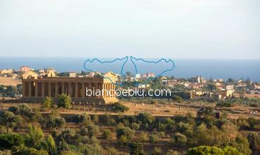 vista della città di agrigento dalla valle dei templi