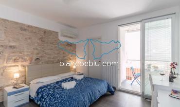 camera matrimoniale bed and breafast bianco e blu marina di ragusa 