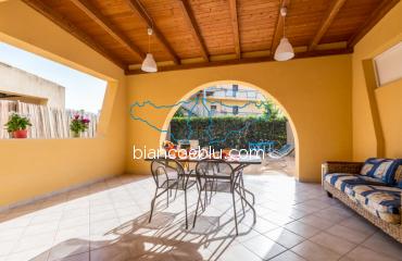 B&B Bianco e Blu - Marina di Ragusa - Ermes Ermes casa vacanza vicino al mare al residence andrea doria di marina di ragusa in sicilia veranda