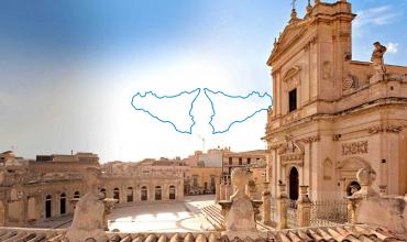 loggiato di ispica con basilica santa maria maggiore 