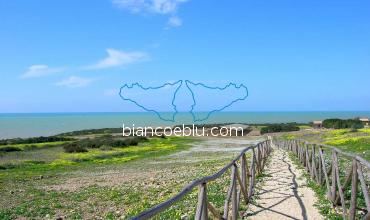 antica citta di camarina gode di vista mozzafiato sul mare 