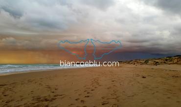 randello durante il maltempo sul mare mediterraneo