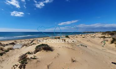 la vista del mare dalle dune della riserva di randello 