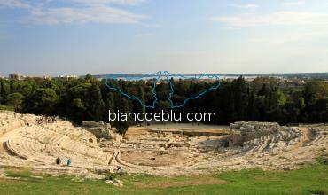 a siracusa il parco archegologico e il teatro greco di epoca greca