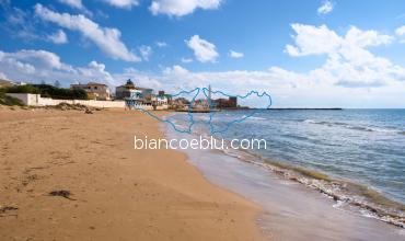 punta secca e la lunga spiaggia sabbiosa