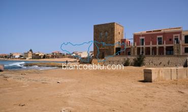 la torre e la spiaggia libera di punta secca