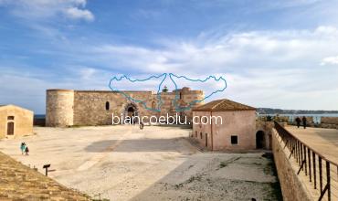 the old castle in ortigia today is a museum