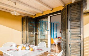 B&B Bianco e Blu - Marina di Ragusa - Iris Iris holiday home on the promenade facing the sea in Marina di Ragusa terrace