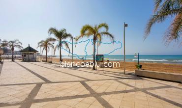 marina di ragusa pedestrian area