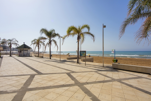 Marina di Ragusa - Il centro e la Piazza Torre